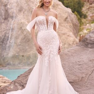 Elegant Off-Shoulder Lace Wedding Dress
